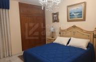 Espacioso apartamento de dos dormitorios con garaje en el centro de Marbella