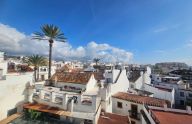 Building with three apartments and three commercial premises in Marbella's old town.