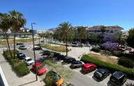 Espacioso piso de tres dormitorios a pocos metros del mar en San Pedro de Alcántara, Marbella