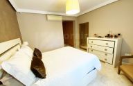 Espacioso piso de tres dormitorios a pocos metros del mar en San Pedro de Alcántara, Marbella