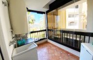 Espacioso piso de tres dormitorios a pocos metros del mar en San Pedro de Alcántara, Marbella
