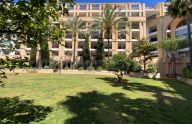 Espacioso piso de tres dormitorios a pocos metros del mar en San Pedro de Alcántara, Marbella