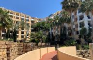 Espacioso piso de tres dormitorios a pocos metros del mar en San Pedro de Alcántara, Marbella