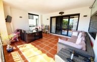 Espacioso piso de tres dormitorios a pocos metros del mar en San Pedro de Alcántara, Marbella