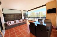 Espacioso piso de tres dormitorios a pocos metros del mar en San Pedro de Alcántara, Marbella