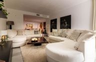 Moderno apartamento reformado de 3 dormitorios con parking en Nueva Andalucía, Marbella