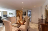 Moderno apartamento reformado de 3 dormitorios con parking en Nueva Andalucía, Marbella