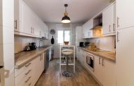 Moderno apartamento reformado de 3 dormitorios con parking en Nueva Andalucía, Marbella