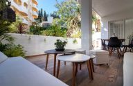 Moderno apartamento reformado de 3 dormitorios con parking en Nueva Andalucía, Marbella