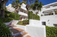 Moderno apartamento reformado de 3 dormitorios con parking en Nueva Andalucía, Marbella