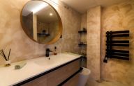 Moderno apartamento reformado de 3 dormitorios con parking en Nueva Andalucía, Marbella