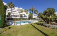 Moderno apartamento reformado de 3 dormitorios con parking en Nueva Andalucía, Marbella