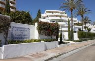 Moderno apartamento reformado de 3 dormitorios con parking en Nueva Andalucía, Marbella