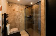 Moderno apartamento reformado de 3 dormitorios con parking en Nueva Andalucía, Marbella