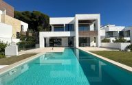 Modern 4-bedroom villa in central Marbella