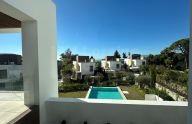 Modern 4-bedroom villa in central Marbella