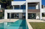 Modern 4-bedroom villa in central Marbella