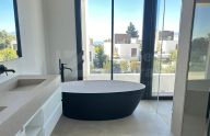Modern 4-bedroom villa in central Marbella