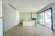 Modern 4-bedroom villa in central Marbella
