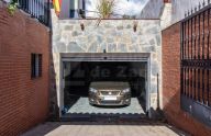 Soleada villa urbana de 6 dormitorios a pocos pasos del centro en Marbella