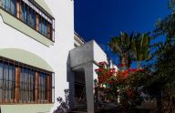 Soleada villa urbana de 6 dormitorios a pocos pasos del centro en Marbella