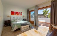 Soleada villa urbana de 6 dormitorios a pocos pasos del centro en Marbella