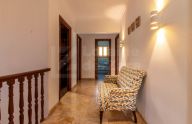 Soleada villa urbana de 6 dormitorios a pocos pasos del centro en Marbella