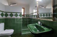 Soleada villa urbana de 6 dormitorios a pocos pasos del centro en Marbella