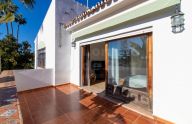 Soleada villa urbana de 6 dormitorios a pocos pasos del centro en Marbella