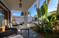 Soleada villa urbana de 6 dormitorios a pocos pasos del centro en Marbella
