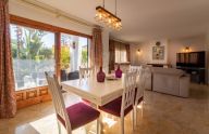 Soleada villa urbana de 6 dormitorios a pocos pasos del centro en Marbella