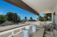 Three-bedroom semi-detached villa in the center of Marbella.