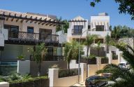 Three-bedroom semi-detached villa in the center of Marbella.