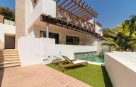 Three-bedroom semi-detached villa in the center of Marbella.
