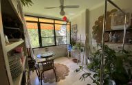 Amplio piso de 3 dormitorios en urbanización privada con piscina, jardines y parking en Nueva Andalucía, Marbella