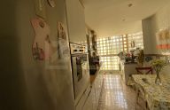 Amplio piso de 3 dormitorios en urbanización privada con piscina, jardines y parking en Nueva Andalucía, Marbella