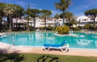 Moderno ático de 3 dormitorios con garaje y trastero cerca del mar en Estepona