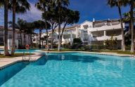 Moderno ático de 3 dormitorios con garaje y trastero cerca del mar en Estepona