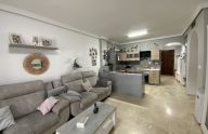 Apartamento en planta baja en El Paraíso, Estepona