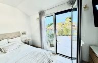 Exclusiva villa reformada en urbanización cerrada en la Nueva Milla de Oro, Estepona
