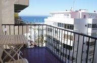 Apartamento de 2 dormitorios en última planta junto al mar en Marbella centro