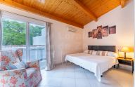Gran casa mata de 3 plantas con licencia turística en el Casco Antiguo de Marbella