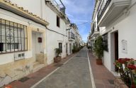 Gran casa mata de 3 plantas con licencia turística en el Casco Antiguo de Marbella
