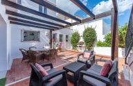 Gran casa mata de 3 plantas con licencia turística en el Casco Antiguo de Marbella