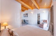 Gran casa mata de 3 plantas con licencia turística en el Casco Antiguo de Marbella