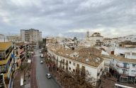 Luminosos ático de 2 dormitorios en Marbella centro