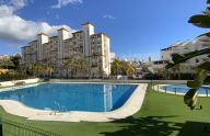 Sunny 2-bedroom apartment with sea views next to Estepona port