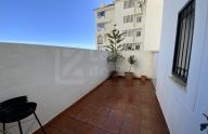 Sunny 2-bedroom apartment with sea views next to Estepona port