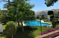 Amplia casa adosada de 3 dormitorios en Nagueles, Marbella