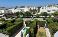 Amplia casa adosada de 3 dormitorios en Nagueles, Marbella